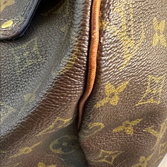 Louis Vuitton Monogram Speedy 45 Travel Bag 
Date Code SD
16” x 11” x 8” - Picture 11 of 15